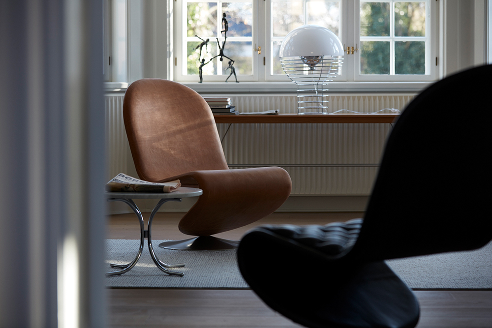 design bordslampa på ett soffbord