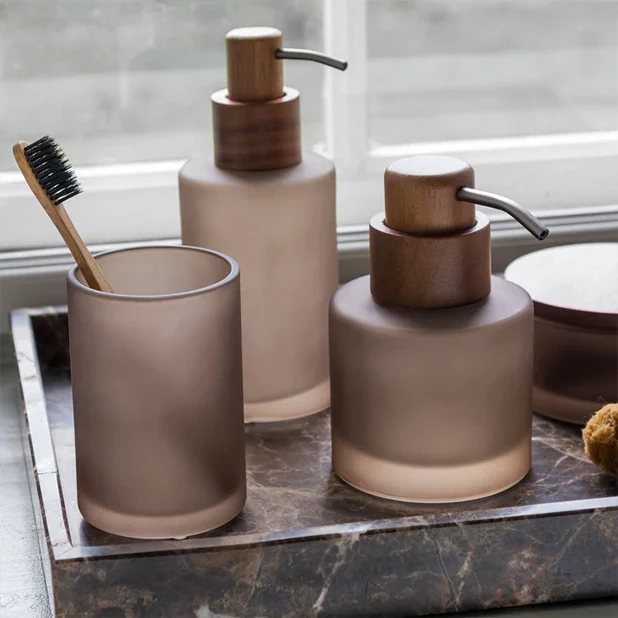 Modest Tvålpump Walnut